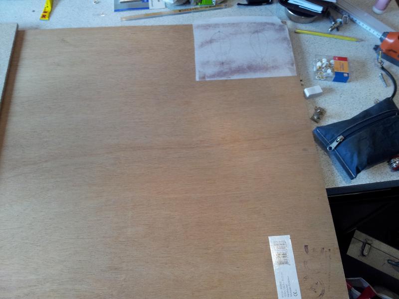 Eerste spant gelijmd