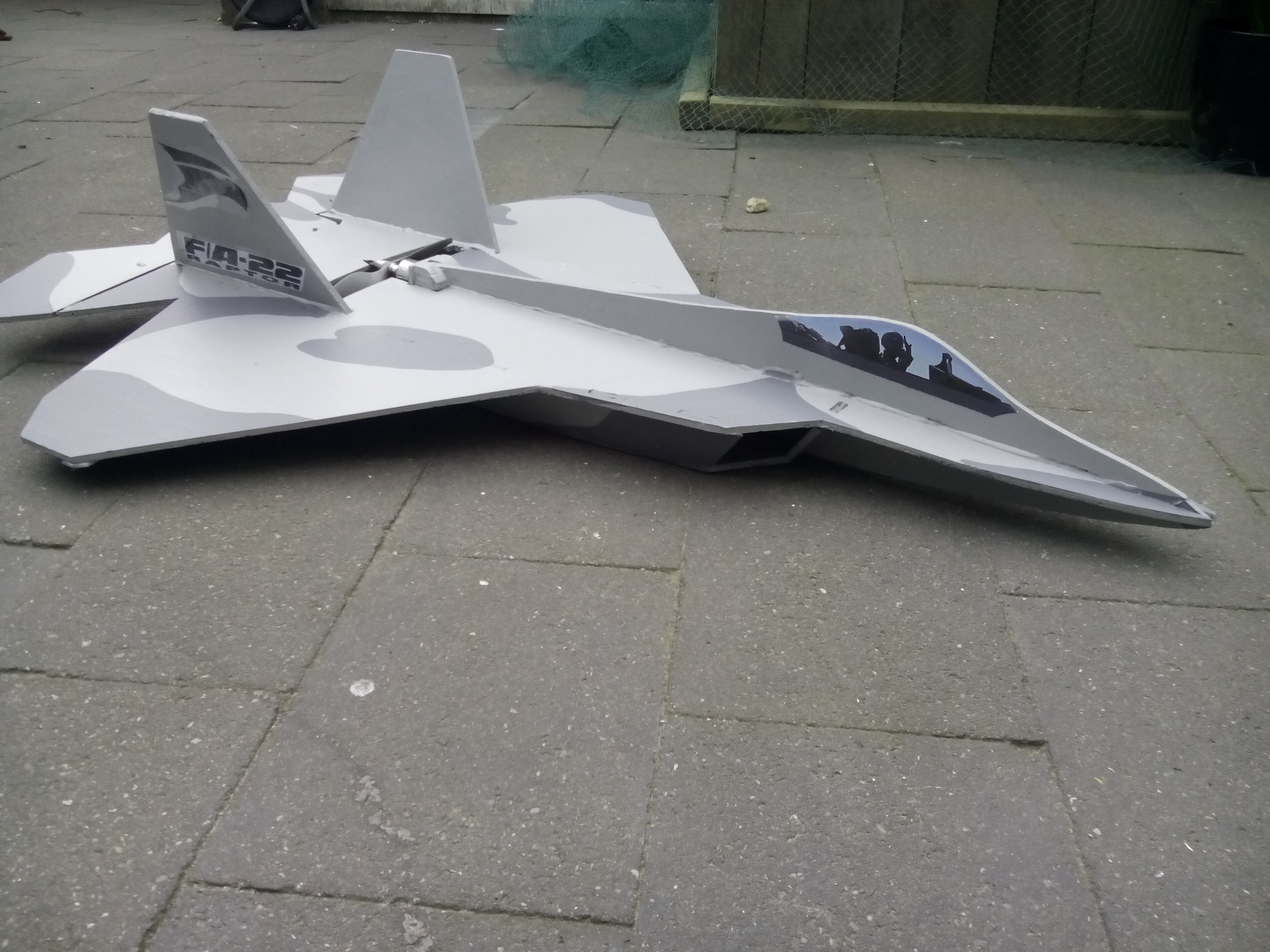 F22