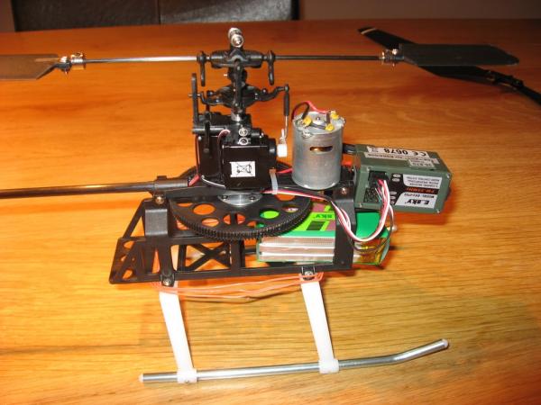 Foto 1: Dit is de "voorlopige opzet" nadat ik ik de batterij hanger had binnengekregen en voordat ik de instructies had gelezen...:O)