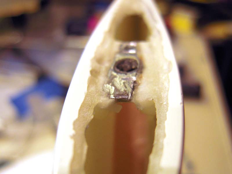 Glasvezel? No way... alleen maar epoxylijm... geen wonder dat het uitgebroken is...