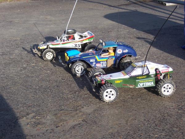 Kyosho OPTIMA ketting aangedreven 4X4 +/-1986 .
Tamiya Holliday buggy ook best oud en een originele Grasshopper van mijn buurman .