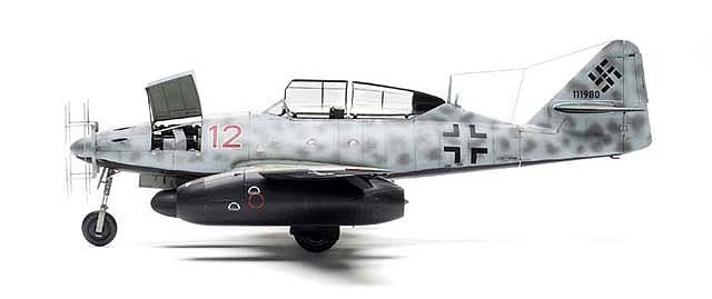 Messerschmitt_ME-262__03