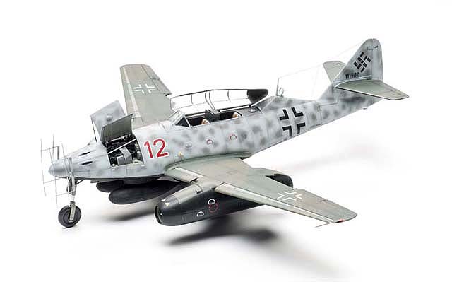 Messerschmitt_ME-262__04