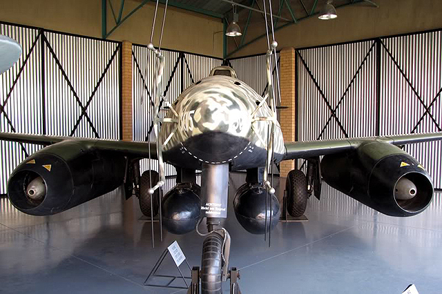 Messerschmitt_ME-262__08