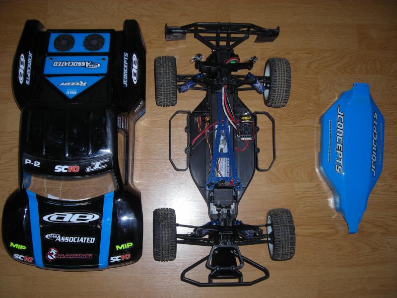 Mijn associated SC10 met Jconcept innerbody, aluminium shockcaps, 7700 kv motor + mamba max pro.