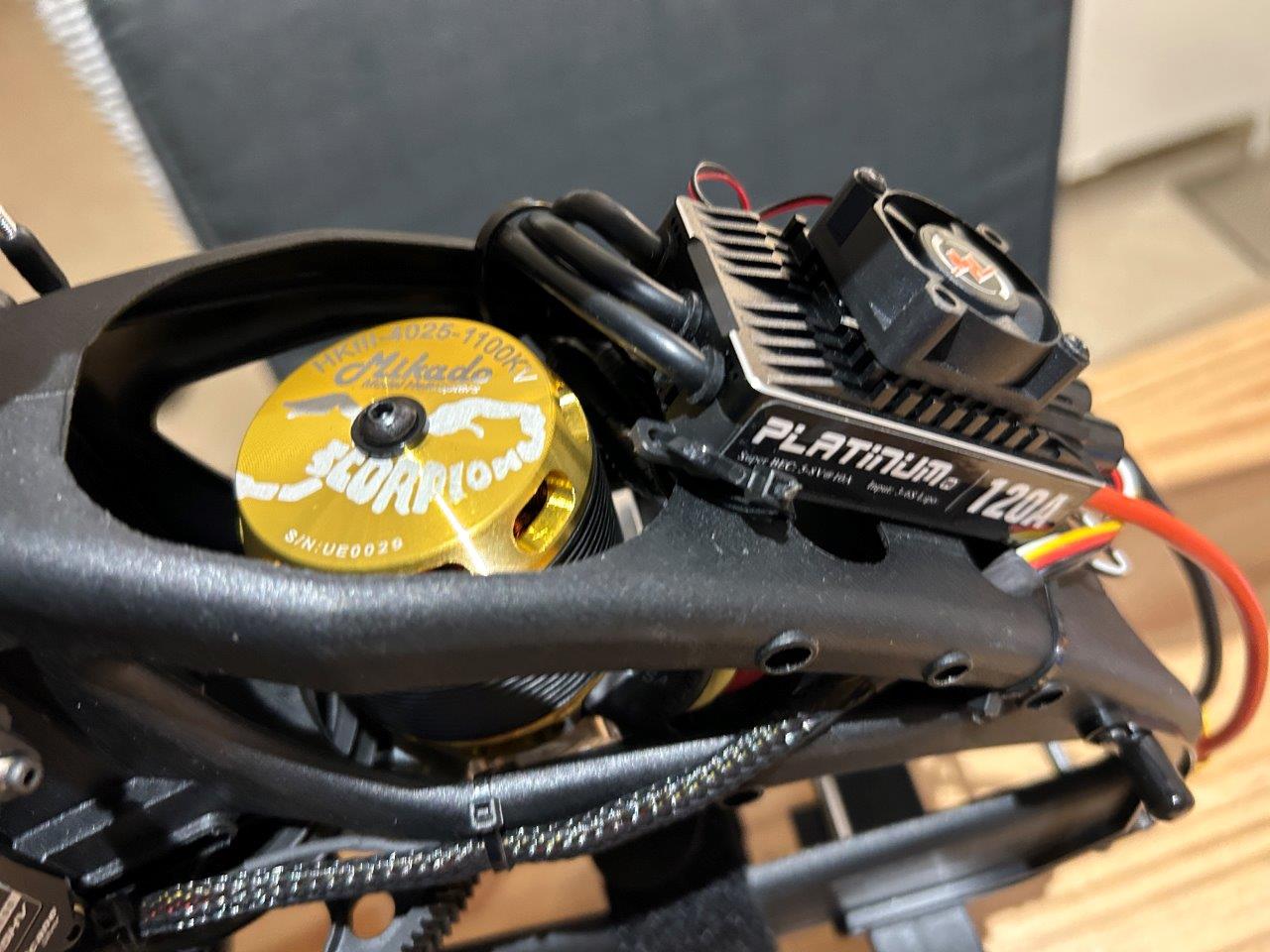 Mikado Logo 550 NEW  (7)