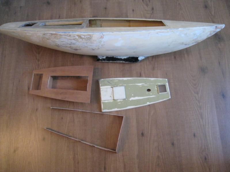 Paar onderdelen van de opbouw al opnieuw gemaakt. Het originele was niet veel meer van over.