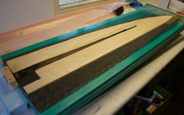 rovings in uitsparing balsa