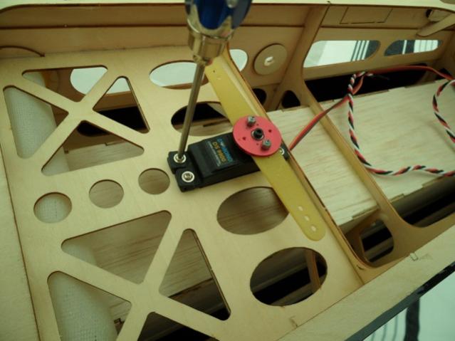 rudder servo