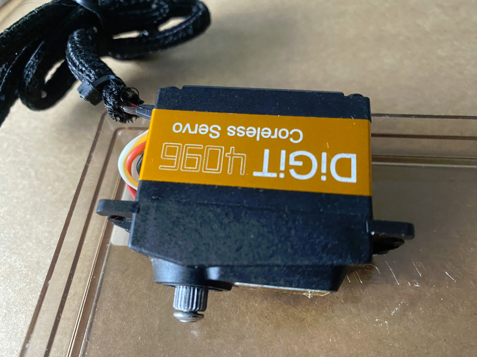 Savox SC-1258TG (2)