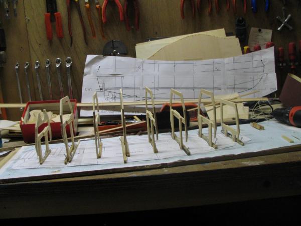 Spanten zetten op de bouwplank