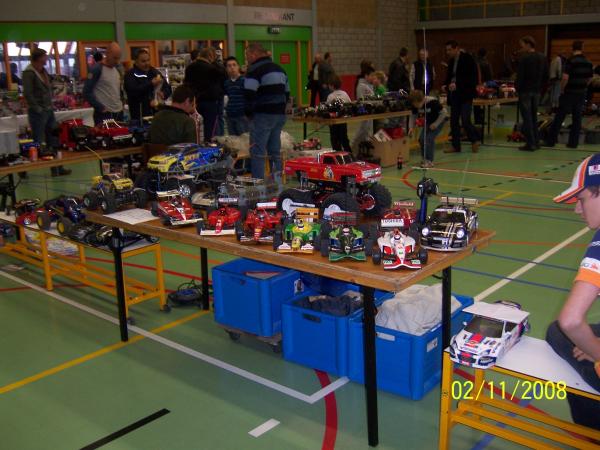 TAMIYA dag Haarlem 2008 aanrader!!!!!!!!!!
samen met mijn Neef Danny .
De wandelende formule 1 encyclopedie .
Weet echt alles vanaf de beginjaren van de F1 tot nu .