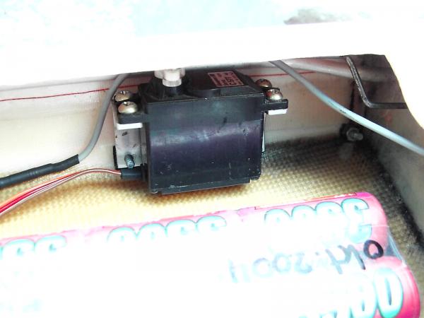 Thick Flash servo