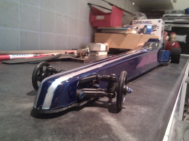 Top fuel dragster begint vorm te krijgen