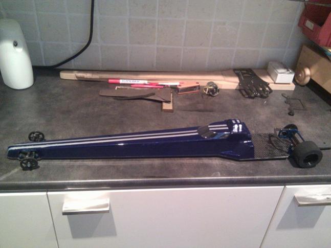 Top fuel dragster, meer dan genoeg ruimte voor een hele dikke esc