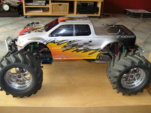 Traxxas E-maxx