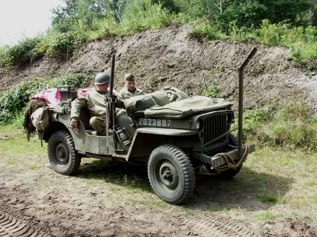 US Army Jeep WWII Tanks in Town 2005 02