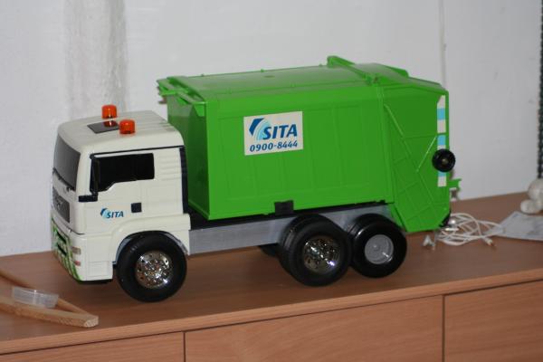 Vuilnis truck in aanbouw