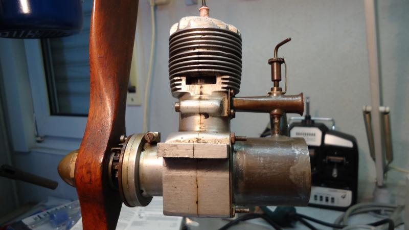 "WESP"brandstofmotortje 10 cc bouwj. 1946/47.