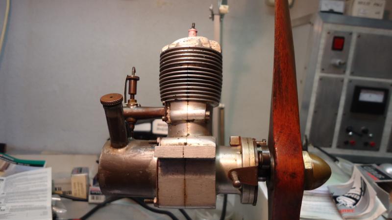 "WESP"brandstofmotortje 10 cc  bouwj. 1946/47.